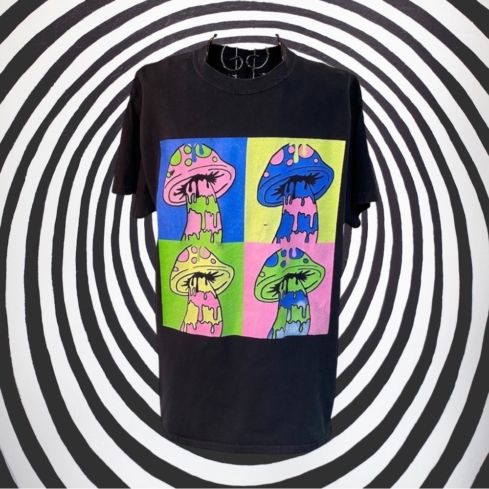 Spencer's Trippy Mushroom T-shirt Black Size Medium
